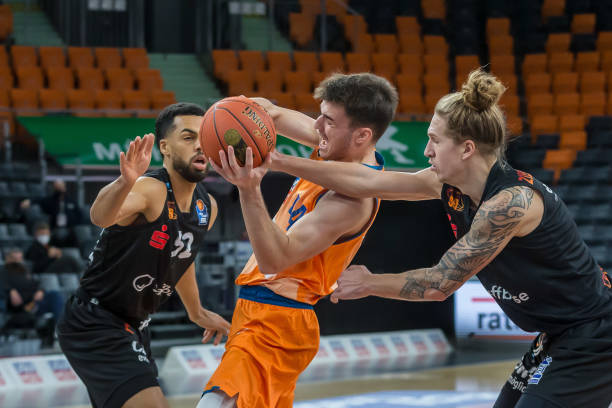 中的策略都 中的策略都